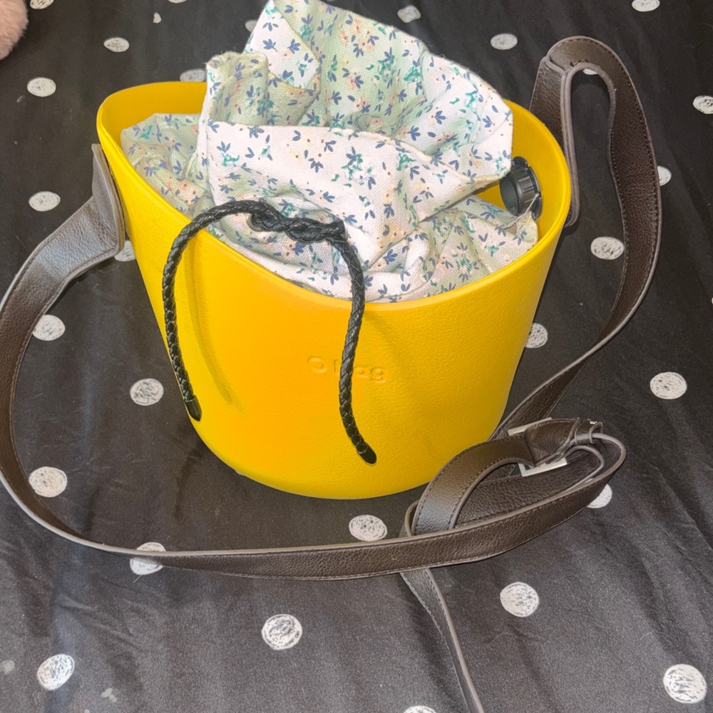 Chic Yellow Bucket Shoulder Bag